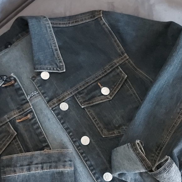 Women's Jean Jacket🛍 - Picture 3 of 4
